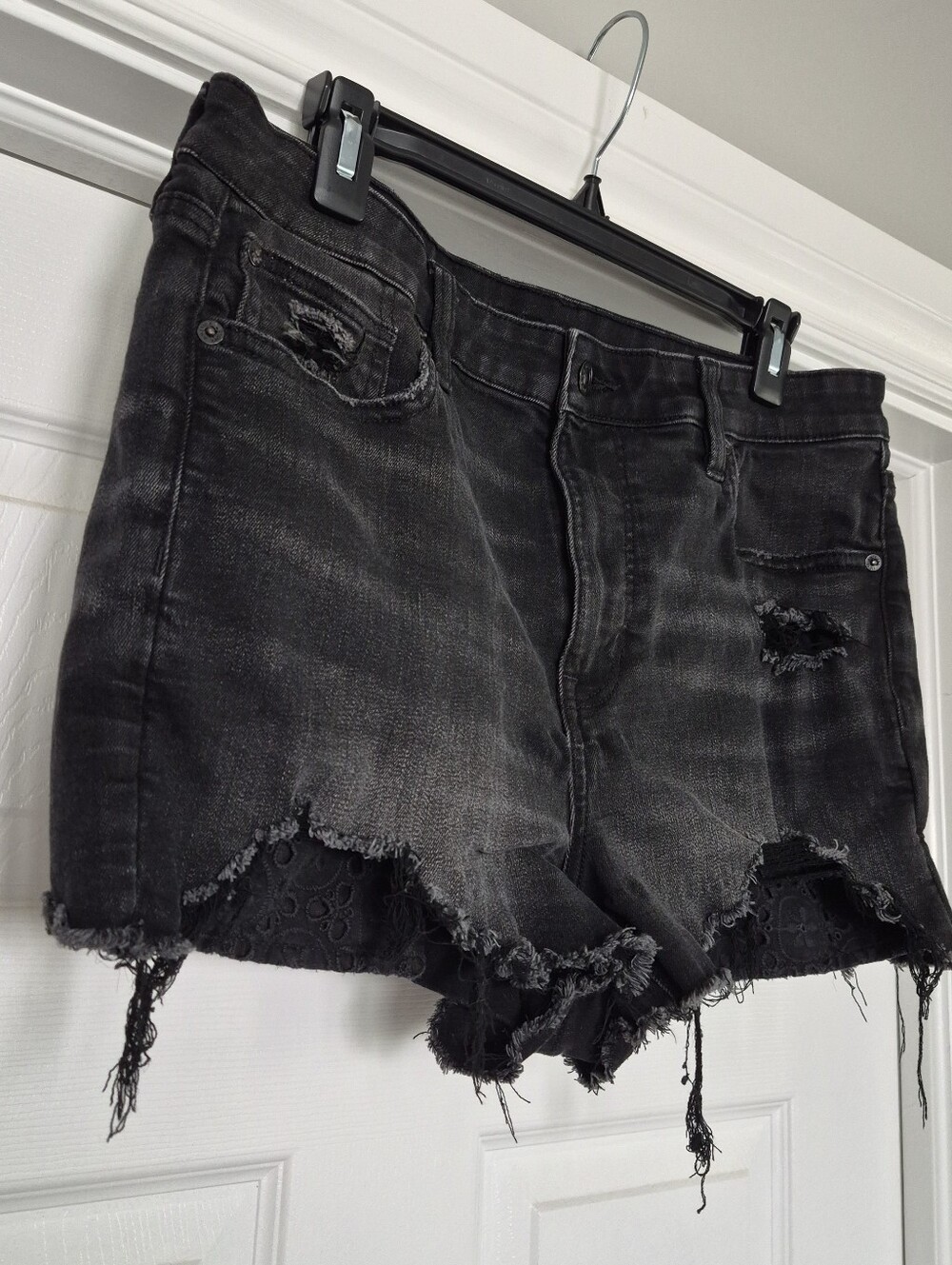 American Eagle Outfitters Black Distressed Denim Cutoff Shorts Womans 14